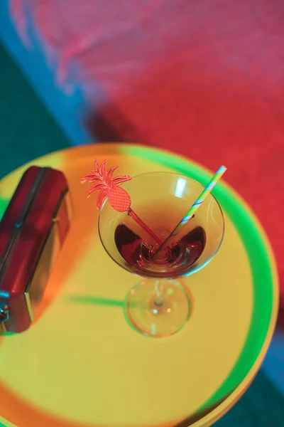 Yellow table with cocktail drink and portable radio next to sunb — 스톡 사진