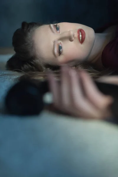 Murdered Woman Red Dress Holding Vintage Telephone Her Hand Lying — Stock Photo, Image