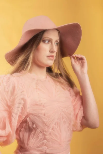 Vintage 1960S Fashion Woman Pink Sweater Hat — Stock Photo, Image