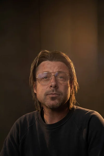 Студийный Портрет Человека Ретро Очках — стоковое фото