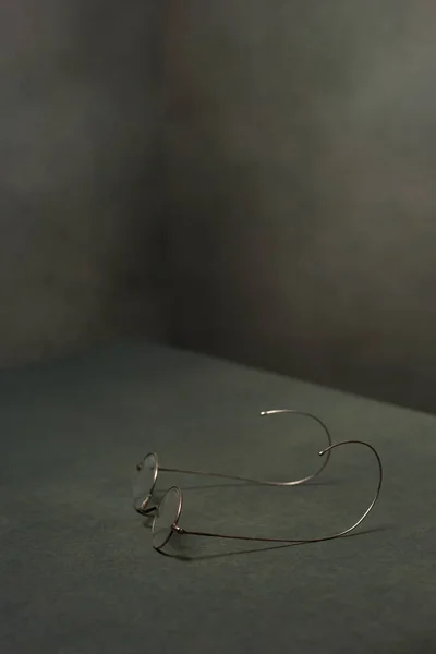 Antique Eyeglasses Empty Gray Space — Stock Photo, Image