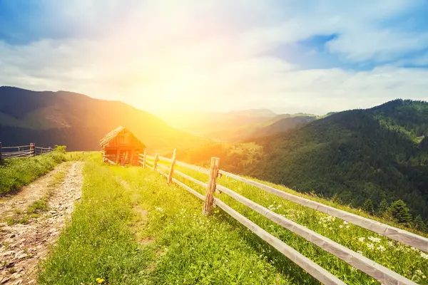 Carpathians mountain landscape under morning sky. Ukraine. — Stock Photo, Image