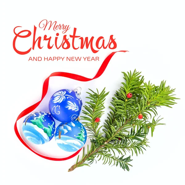 Weihnachtskarte mit Tanne und Dekor auf weißem Hintergrund — Stockfoto