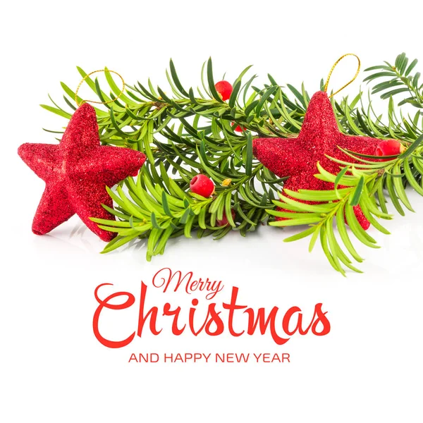 Рождественская открытка с елкой и декором на белом фоне — стоковое фото