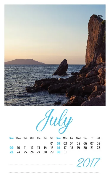 2017 fotokalender met minimalistisch landschap. Juli. — Stockfoto