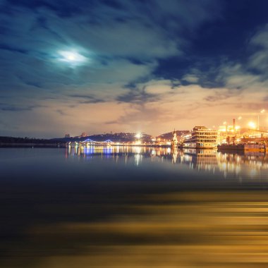 Kiev şehir manzarası, gece