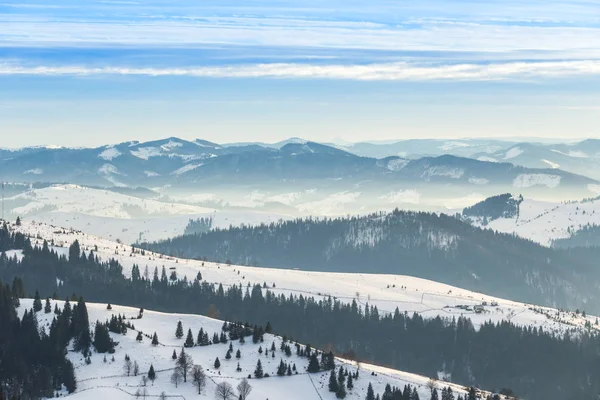 Mooie winter bergen landschap — Stockfoto