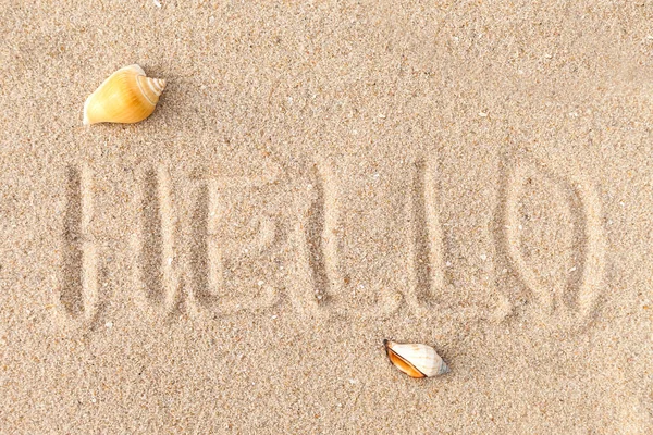 Texto hola saludo en escritura escrita a mano en una playa tropical de arena — Foto de Stock