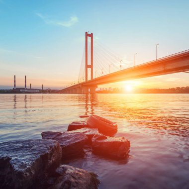 Gün batımı ışıklar Bridge'de