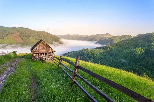 Majestic view on beautiful fog mountains in mist landscape. Travel background. Carpathian mountains. Ukraine. Europe. — Stock Photo, Image