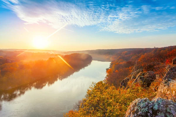 Otoño paisaje con el río (Ucrania, Yuzhny Bug río ) — Foto de Stock