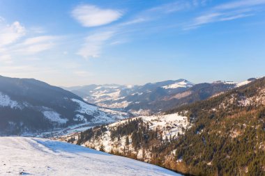 Dağlı güzel kış manzarası