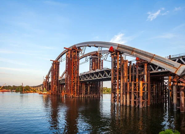 Rusty unfinished bridge in Kiev, Ukraine — Stock Photo, Image