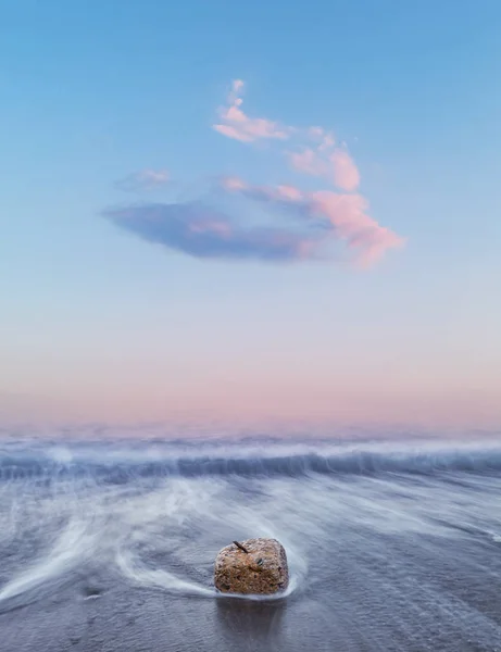 Minimalistisk marinmålning. kustnära sunrise. — Stockfoto