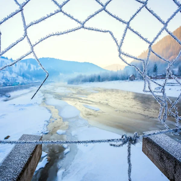 Lindas montanhas de inverno paisagem — Fotografia de Stock