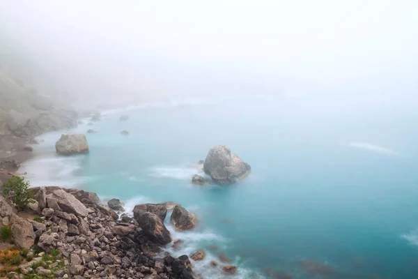 岩と霧の海 — ストック写真
