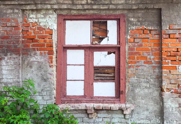 Eski bir evin cephesi