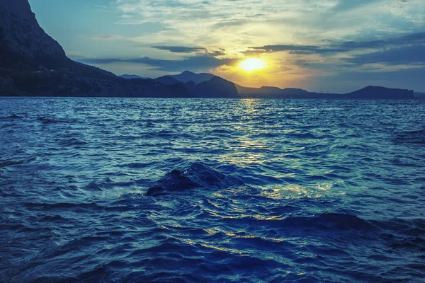 ミニマリストの海景 海岸日の出だ ウクライナ — ストック写真