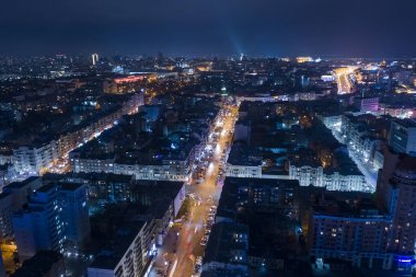 Ukrayna 'nın Kyiv şehrinin gece hava manzarası
