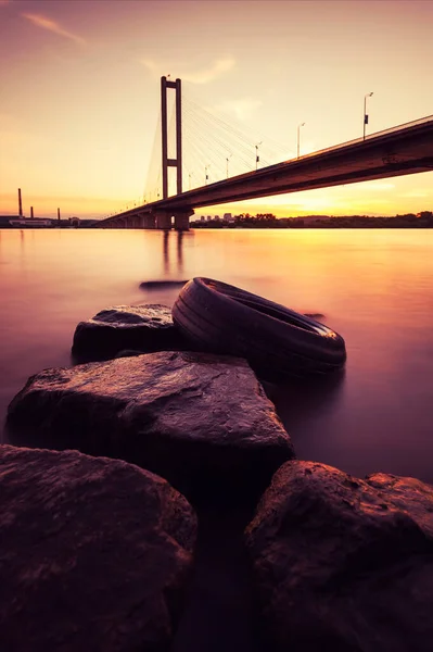 Güney Köprüsü Kiev Ukrayna Gün Batımında Dinyeper Nehri Nin Karşısındaki — Stok fotoğraf