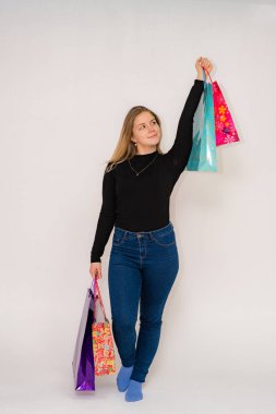 güzel kızı farklı pozlar farklı duygular farklı kıyafetler farklı kökenden gösterir