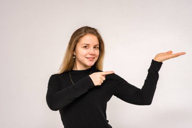 güzel kızı farklı pozlar farklı duygular farklı kıyafetler farklı kökenden gösterir