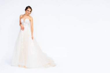 bir gelinlik güzel genç gelin farklı pozlar gösterir