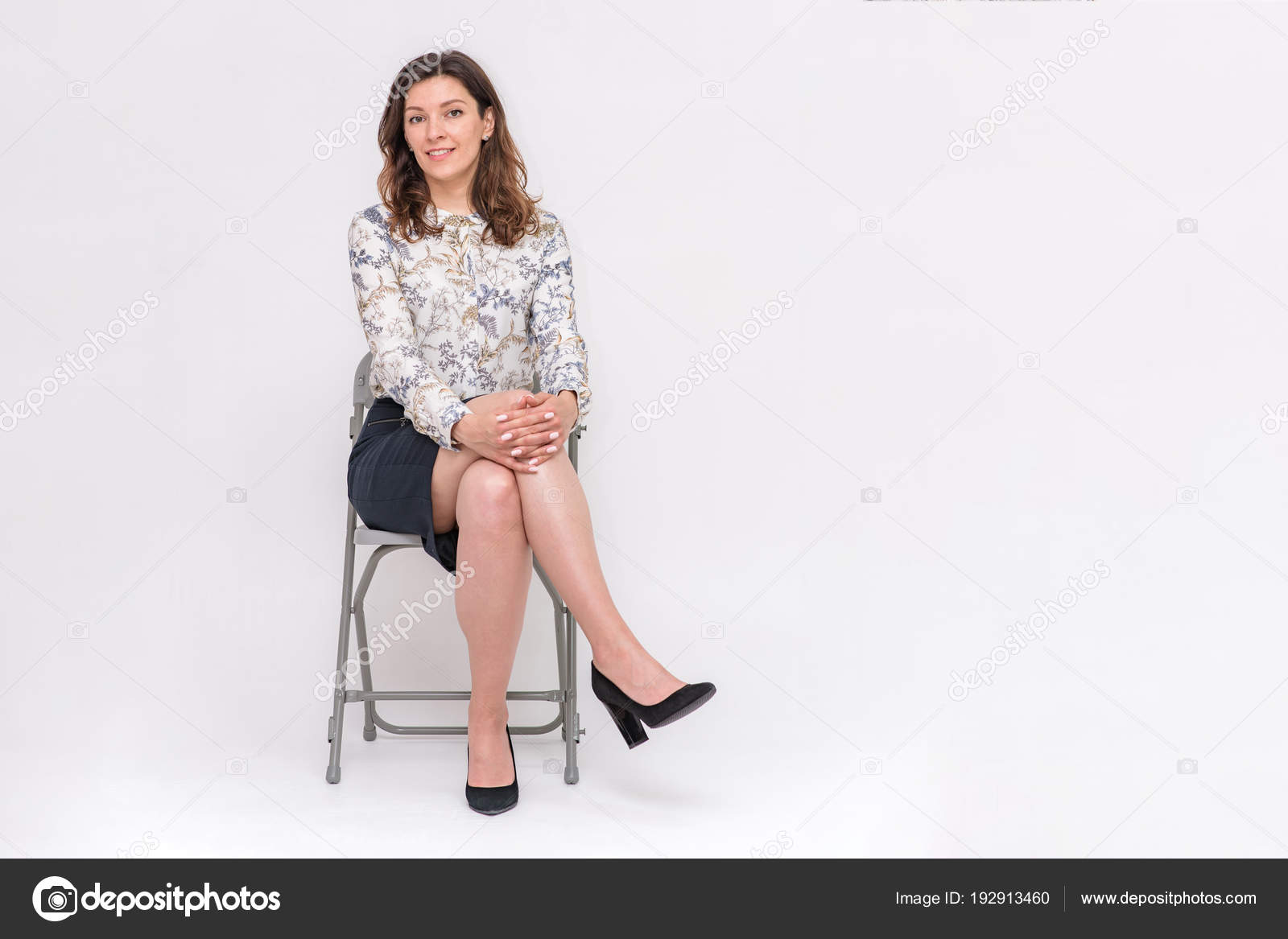 white sitting chair