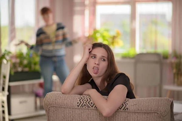 Family conflict between mother and daughter. — Stock Photo, Image