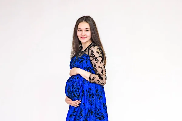 Jsem Těhotná Jsem Velmi Šťastný Portrét Krásné Těhotná Brunetka Bílém — Stock fotografie
