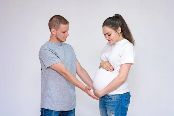 Familjerelationer Porträtt Ung Gift Par Man Och Hustru Kommunicera Studio — Stockfoto