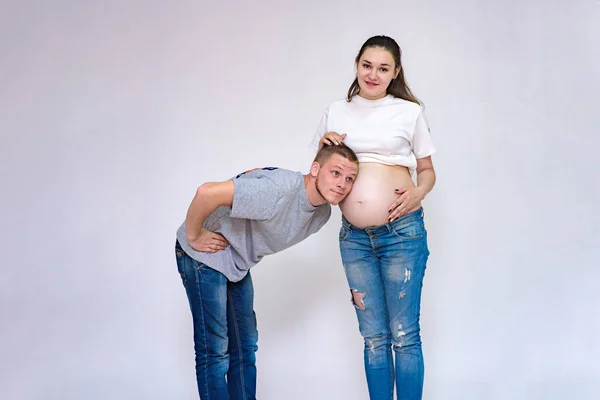 Relacje Rodzinne Portret Młodym Małżeństwem Mąż Żona Ciąży Komunikować Się — Zdjęcie stockowe