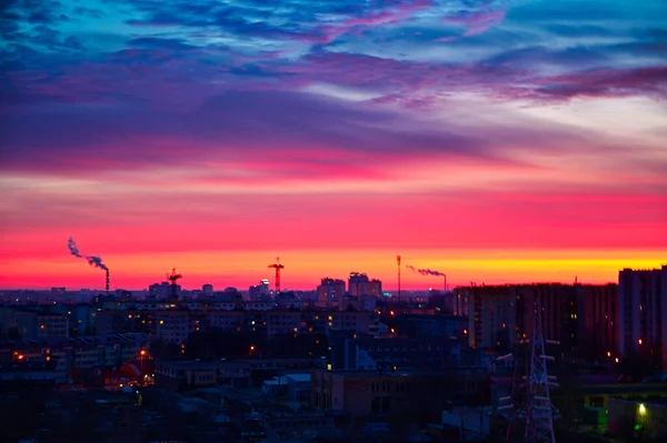 The concept of the night sky over the city. Photo of a colorful dark sky at sunrise. — Stock Photo, Image