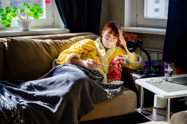 Sick Woman Bathrobe Medical Mask Lies Home Interior Couch She — Stock fotografie
