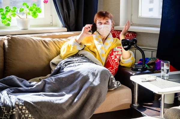 Sick Woman Bathrobe Medical Mask Lies Home Interior Couch She — Stock fotografie