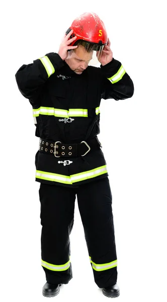 Vertical Isolado Foto Bombeiro Uniforme Com Capacete Vermelho Suas Mãos — Fotografia de Stock