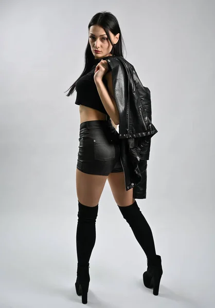 Foto Full Length Achteraanzicht Van Een Glamoureuze Brunette Model Zwarte — Stockfoto