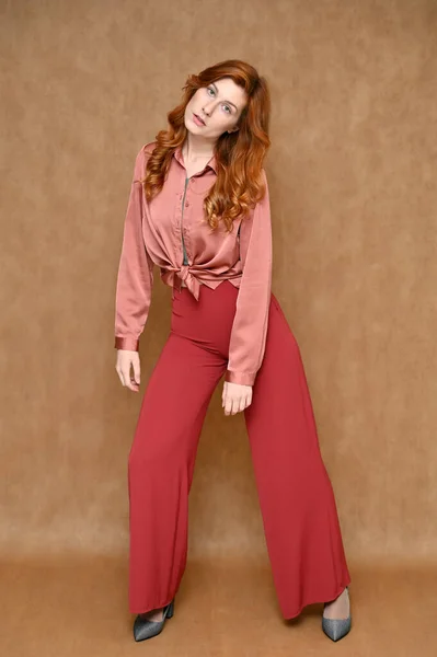 Model Dressed Red Pants Pink Blouse Full Length Vertical Portrait — Stock Photo, Image