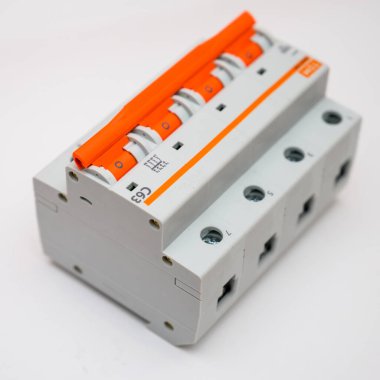 Yeni elektrik anahtarının yedek parçalarının fotoğrafı