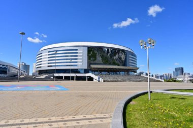 Minsk, Belarus - 15 Mayıs 2020 - Çağdaş kentsel bir meydanın fotoğrafı