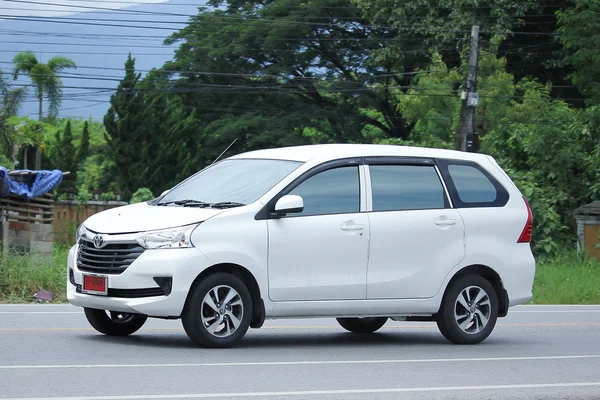 Osobní Toyota Avanza nové auto. — Stock fotografie