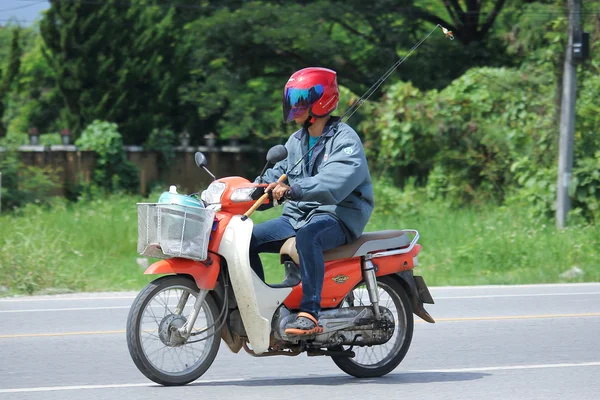 Рядовой мотоцикл Honda Super Cub — стоковое фото