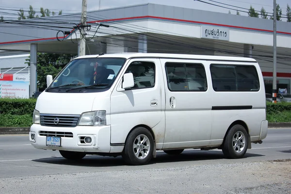Prywatny samochód Nissan Urvan Van. — Zdjęcie stockowe