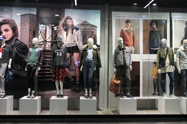 Topshop 商店。顶店是英国的时尚 — 图库照片