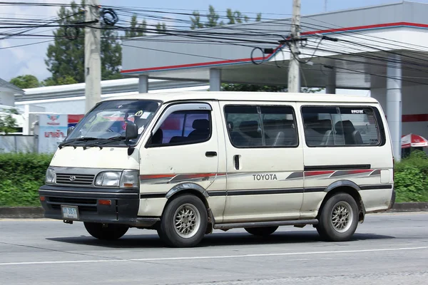 私人丰田海狮面包车的老爷车. — 图库照片