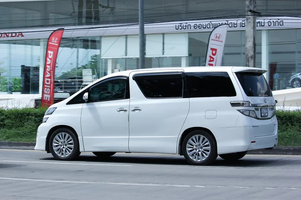 Prywatny samochód Toyota Vellfire. — Zdjęcie stockowe