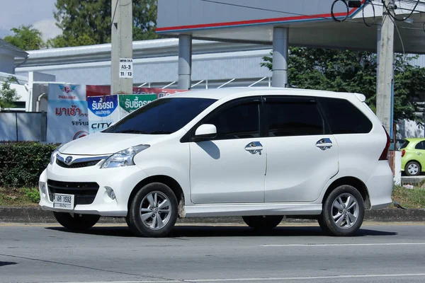 Carro privado toyota avanza . — Fotografia de Stock