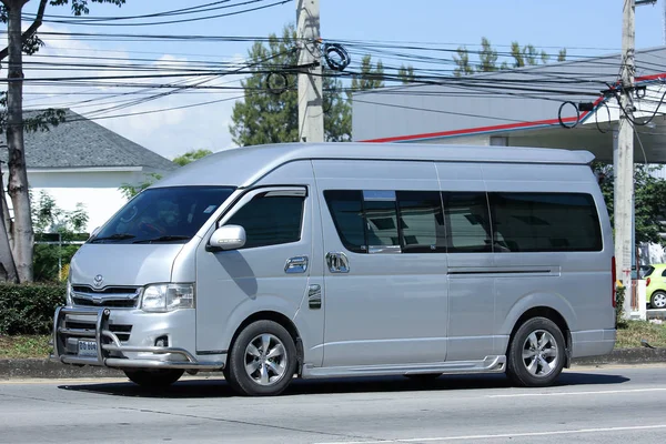 Prywatnego Toyota podmiejskich van — Zdjęcie stockowe
