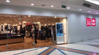 Uniqlo mağaza. Bir Japon giyim Tasarımcısı Uniqlo Co Ltd.