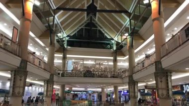   Merkez Chiangmai Havaalanı Plaza içinde. 